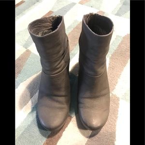 OTBT Gray leather ankle boots